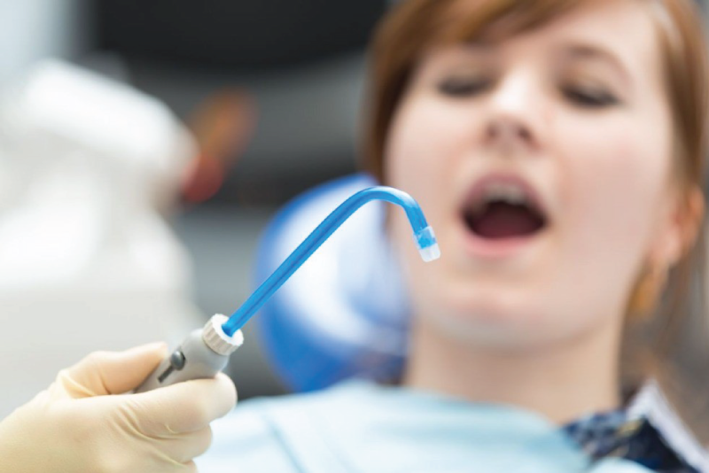  A patient is getting ready for IV ozone therapy (intravenous ozone therapy) at the dentist's office.